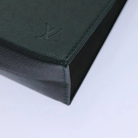 LOUIS VUITTON Taiga Posh Toilet 25 Pouch SPO Epicea LV Auth 83279 - Picture 3 of 14